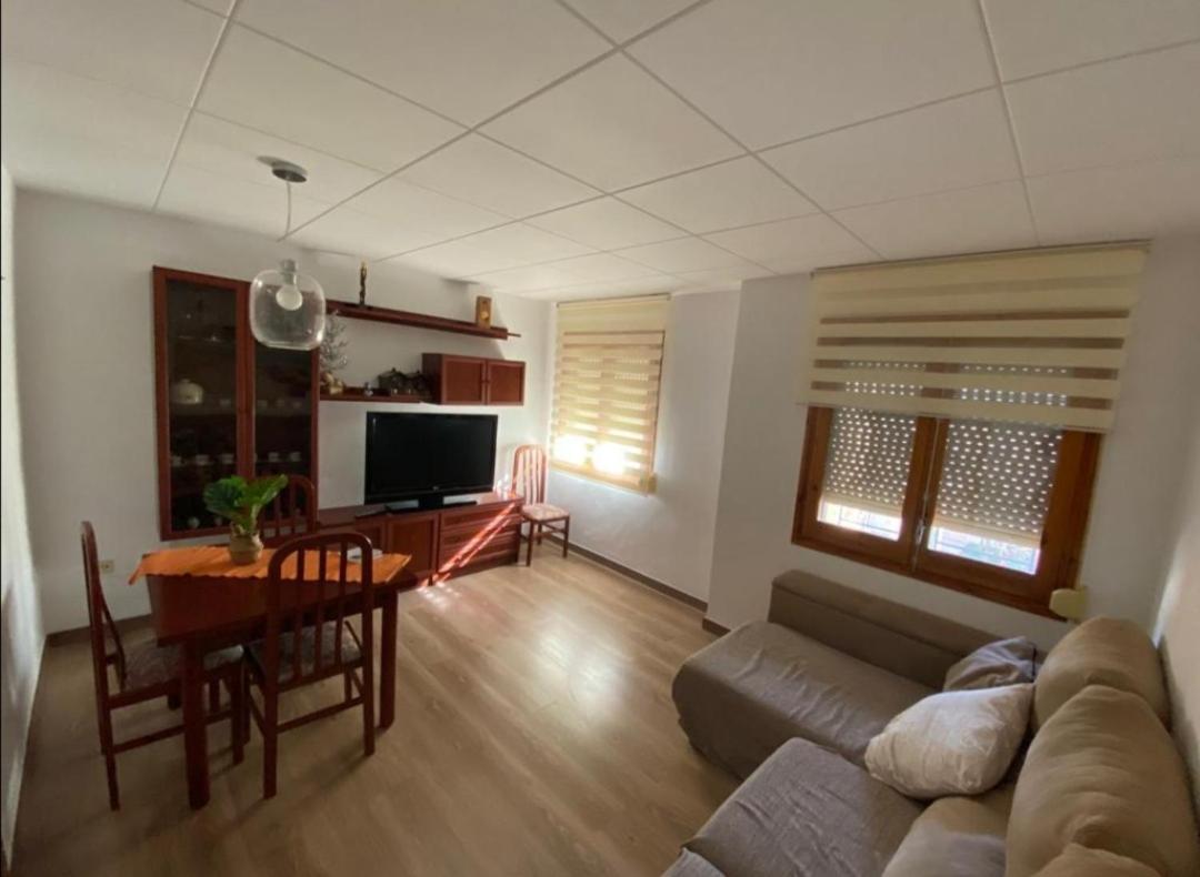 Sant Jordi 2 Apartment Tremp Bagian luar foto