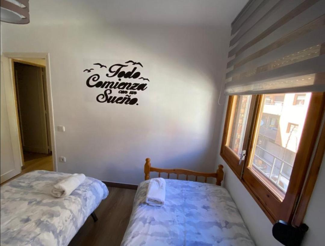 Sant Jordi 2 Apartment Tremp Bagian luar foto